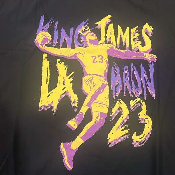 LeBron James T-Shirt - Picture 3 of 3
